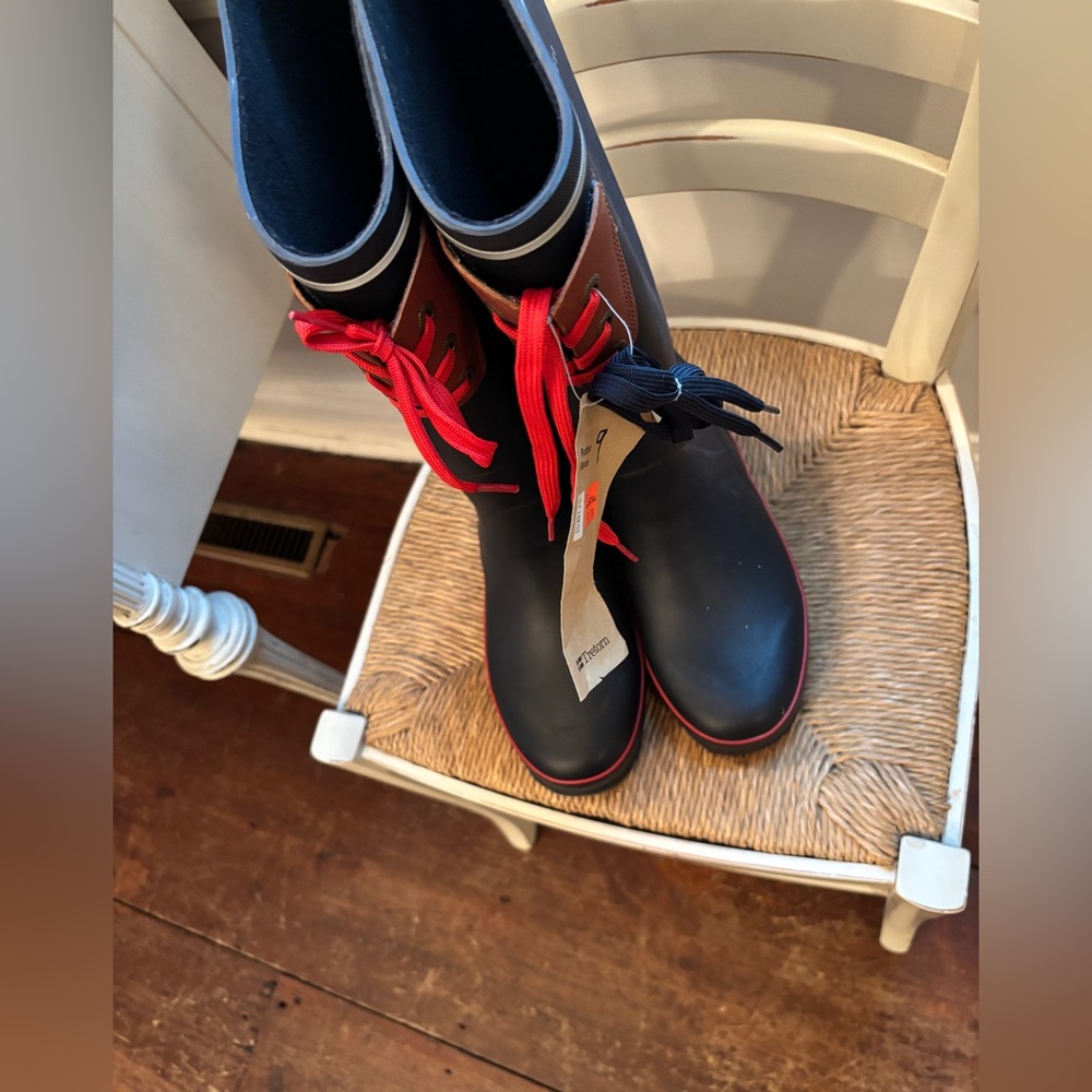 Tretorn Black Rainboots with Red Laces, leather trim- the Lia. NWT size 9 - Picture 3 of 9